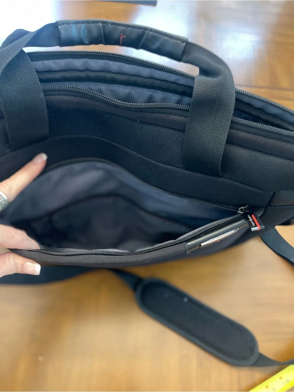 Samsonite Black Laptop Briefcase with Padded Front Panel/Retro